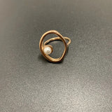 Bague vintage en or avec cercle ouvert et perle