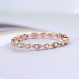 Bague vintage en or rose avec diamant et motif ondulé