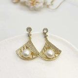 Boucles d'oreilles pendantes en or, perles et cristal