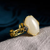 Bague ovale ajustable classique en or blanc avec pierre précieuse jade
