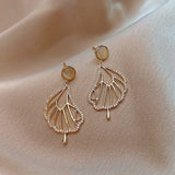 Boucles d'oreilles pendantes en cristal doré en forme de feuille