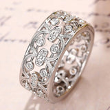Bague en argent avec incrustation de cristal et motif dentelle
