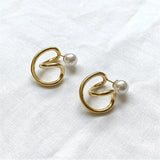 Boucles d'oreilles torsadées en or et perles