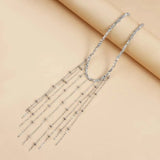 Collier à franges argentées et perles