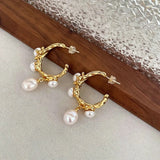 Boucles d'oreilles créoles en or de style antique avec perles d'eau douce