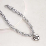Collier avec chaîne épaisse en argent et pendentif en forme de cœur