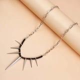Collier à maillons en argent avec perles noires et pointes