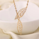 Collier pendentif feuille creuse en or