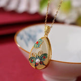 Collier classique en or avec papillon et motif floral vintage en perles