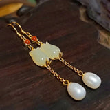 Boucles d'oreilles classiques en or et ivoire avec chaîne, fleurs en jade et perles