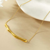Collier vintage avec pendentif en forme de lingot d'or froissé