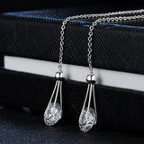 Boucles d'oreilles classiques en argent avec cristaux étincelants en forme de goutte