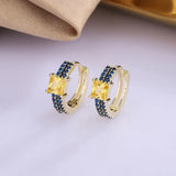 Boucles d'oreilles créoles classiques en or jaune et bleu avec pierres précieuses carrées