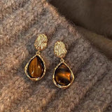 Boucles d'oreilles pendantes vintage en or et ambre brun