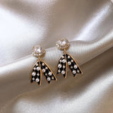 Boucles d'oreilles pendantes vintage avec nœud noir et perles