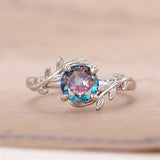 Bague colorée avec pierres précieuses inspirée des feuilles d'argent