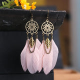 Boucles d'oreilles vintage en or avec attrape-rêves et plumes roses