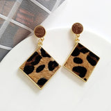 Boucles d'oreilles pendantes carrées élégantes en or et imprimé léopard