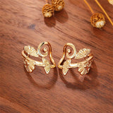 Boucles d'oreilles à clip dorées en forme de boucle florale