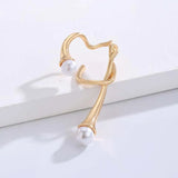 Boucles d'oreilles sculpturales courbées classiques en or et perles