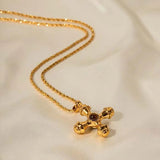 Pendentif croix vintage en or et collier avec gemme éclatante