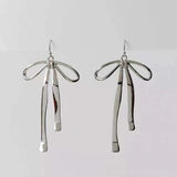 Boucles d'oreilles pendantes longues avec nœud argenté