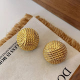 Boucles d'oreilles à tige avec nœud tissé en or