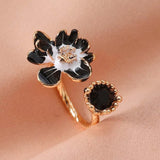 Bague ouverte vintage en or avec fleur noire et pierre précieuse noire