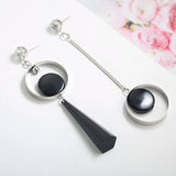 Boucles d'oreilles pendantes triangle cercle noir argentées