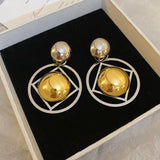 Boucles d'oreilles géométriques sculptées en or et argent intemporelles