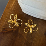 Boucles d'oreilles classiques en or sculptées avec motif floral