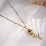 Collier vintage en or avec rose et pierres précieuses bleues