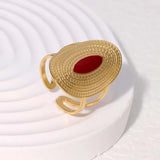 Bague ajustable classique en or et pierres rouges polyvalente