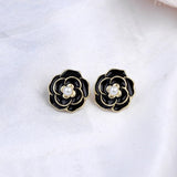 Boucles d'oreilles perles fleurs émail noir