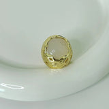 Bague ajustable en or et pierre beige clair texturée