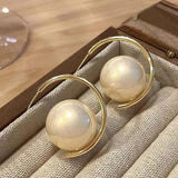 Boucles d'oreilles intemporelles en or avec grosses perles rondes
