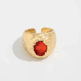 Bague ajustable avec pierre précieuse rouge et or au centre