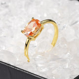 Bague ovale orange dorée avec pierre précieuse et design épuré