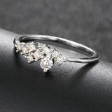 Bague vintage en argent avec plusieurs pierres et éclatante