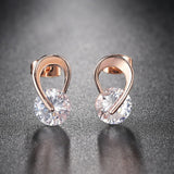 Boucles d'oreilles intemporelles en or rose et cristal transparent