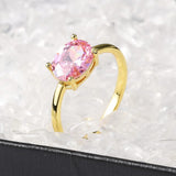 Bague ovale en or avec pierre centrale rose et anneau lisse