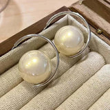 Boucles d'oreilles pendantes classiques en perles et argent