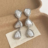 Boucles d'oreilles pendantes en argent en forme de triangle avec perles