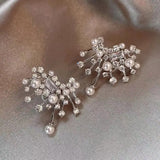 Boucles d'oreilles argentées avec perles et cristaux en forme d'étoile