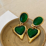 Boucles d'oreilles ovales intemporelles en or avec pierres précieuses vertes en forme de cœur