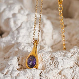 Collier vintage en or avec pendentif en forme de goutte violet