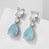Boucles d'oreilles classiques en argent avec pierre aqua et cristal