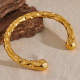 Bracelet manchette ouvert vintage sculpté en or