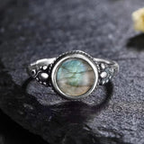 Bague vintage en argent avec pierre irisée