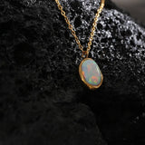 Collier vintage avec pierre opale lumineuse